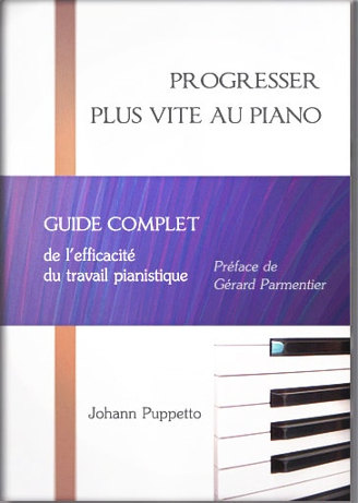 LIVRE SUR LE PIANO